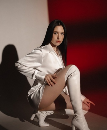 В Москве я живу и создаю атмосферу истинного наслаждения. Предлагаю тебе волшебный мир наслаждения и релаксации. Буду рада порадовать тебя своими незабываемыми услугами, позволяющими искушать все возможности нашей сексуальной фантазии. Мои отзывы говорят сами за себя, уверяю, ты не останешься равнодушным к моему обаянию. Приглашаю тебя окунуться в мир блаженства и нежности вместе со мной. Разделите со мной незабываемые моменты и откройте новые грани интимного удовольствия. 🌟🌹🔥 1984, 23 года